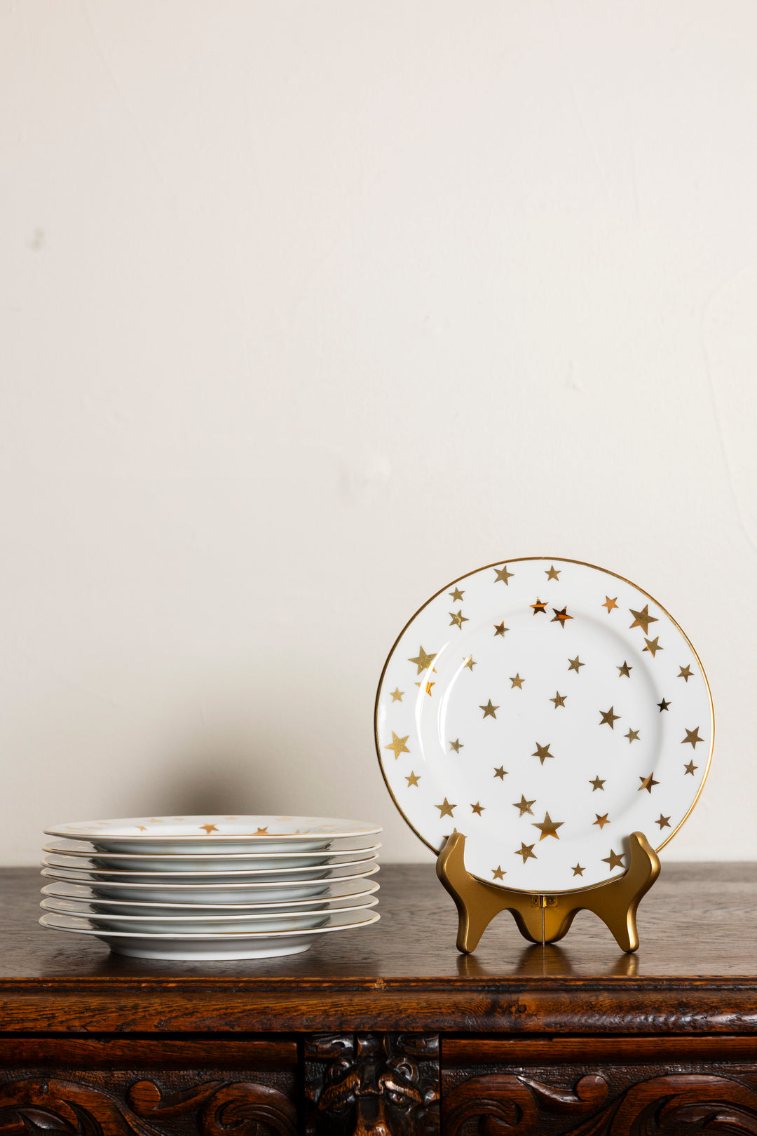 Set of 8 Vintage 1997 Sakura Holiday Classic Gold Stars Dessert Plates