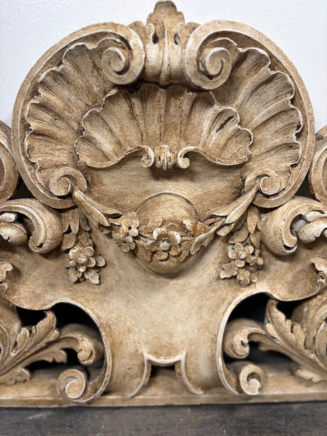 Baroque-Style Carved Acanthus Scroll Pediment/Cartouche