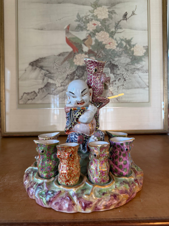A chinoiserie group, Bayeux porcelain, France, 19th C.
