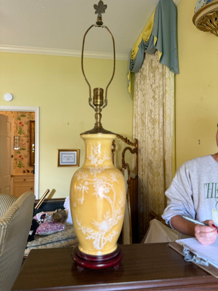 Mid-Century Chinoiserie Pagoda Style PaleYellow Table Lamp