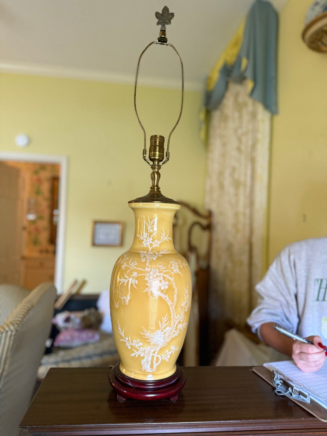 Mid-Century Chinoiserie Pagoda Style PaleYellow Table Lamp