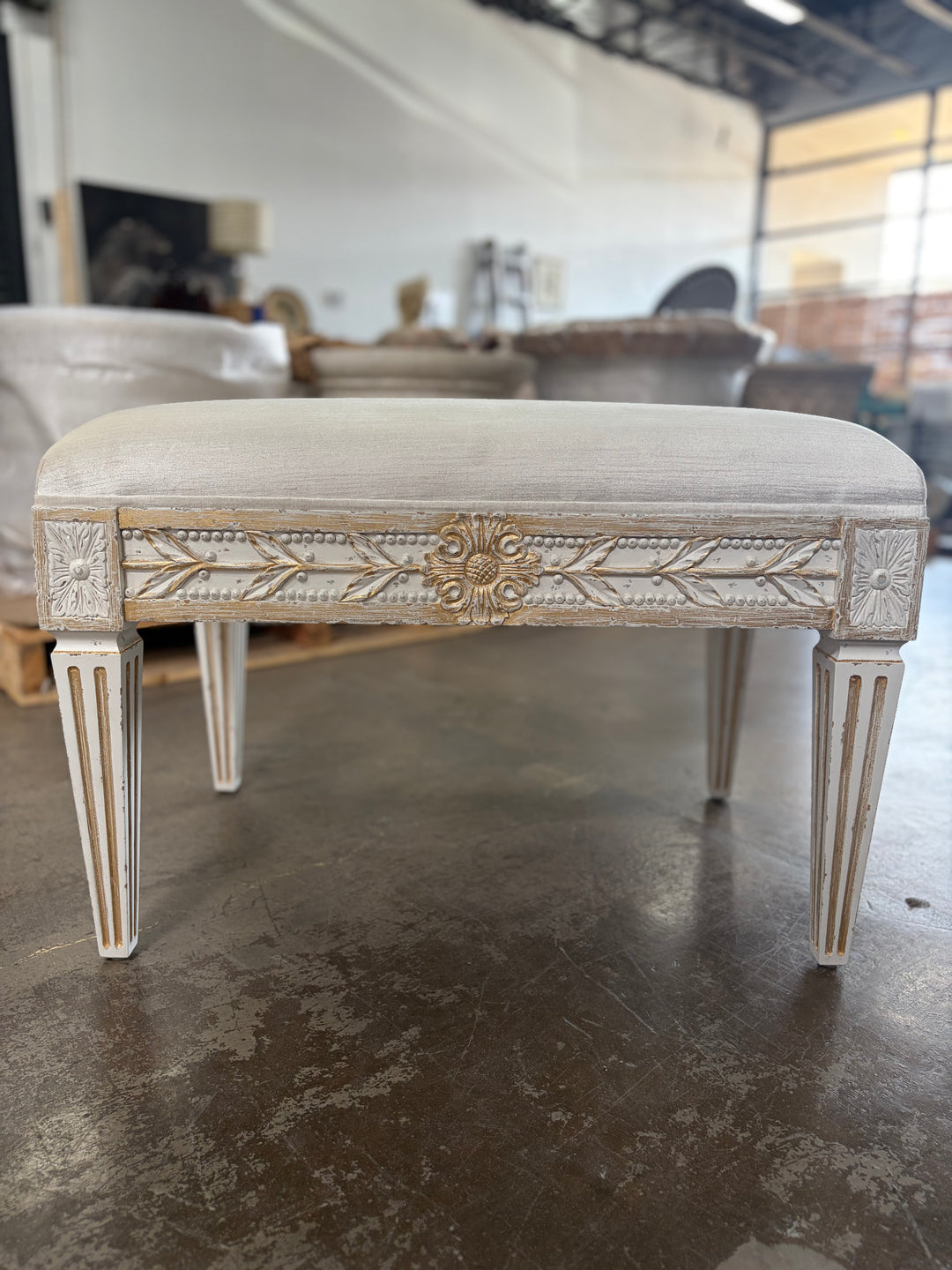 Anais Stool (Ivory/Aged Gold)