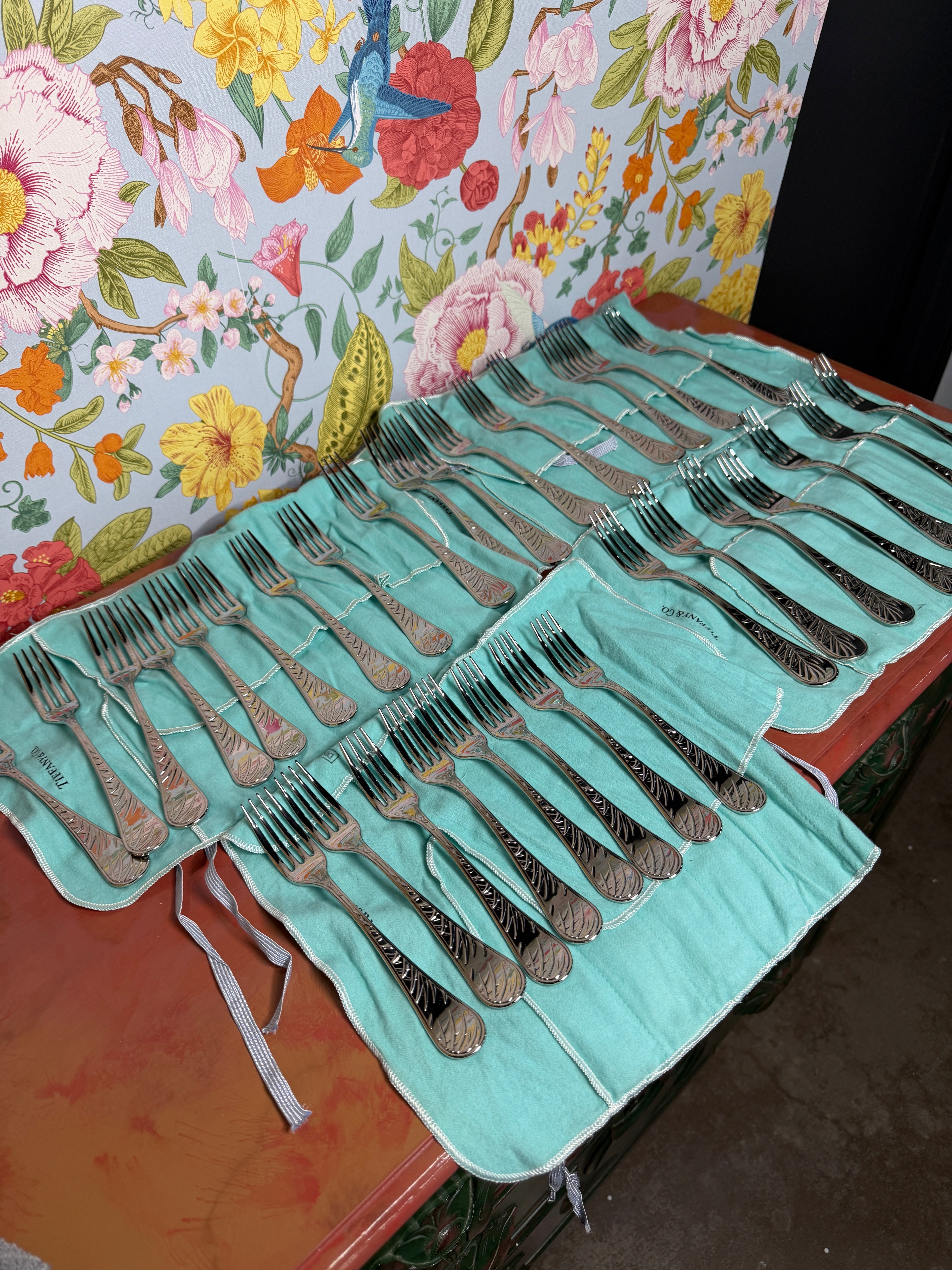 Vintage Tiffany – House Finch