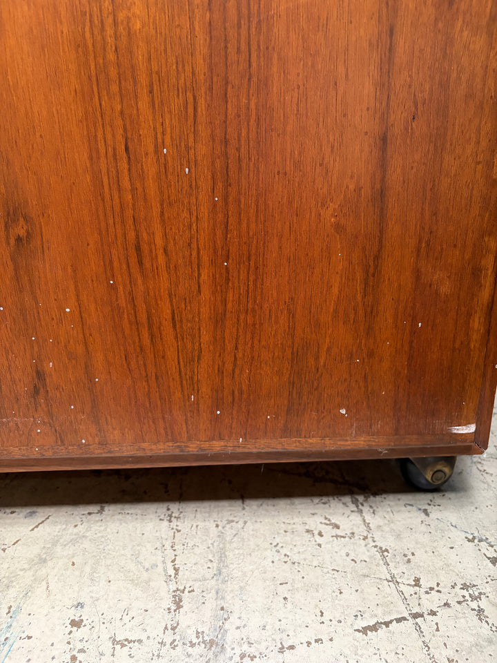 Sideboard with Expanding Top