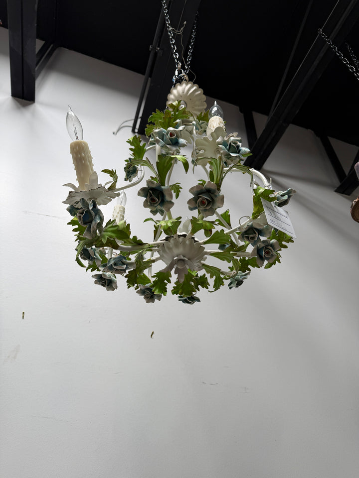 Toile Chandelier