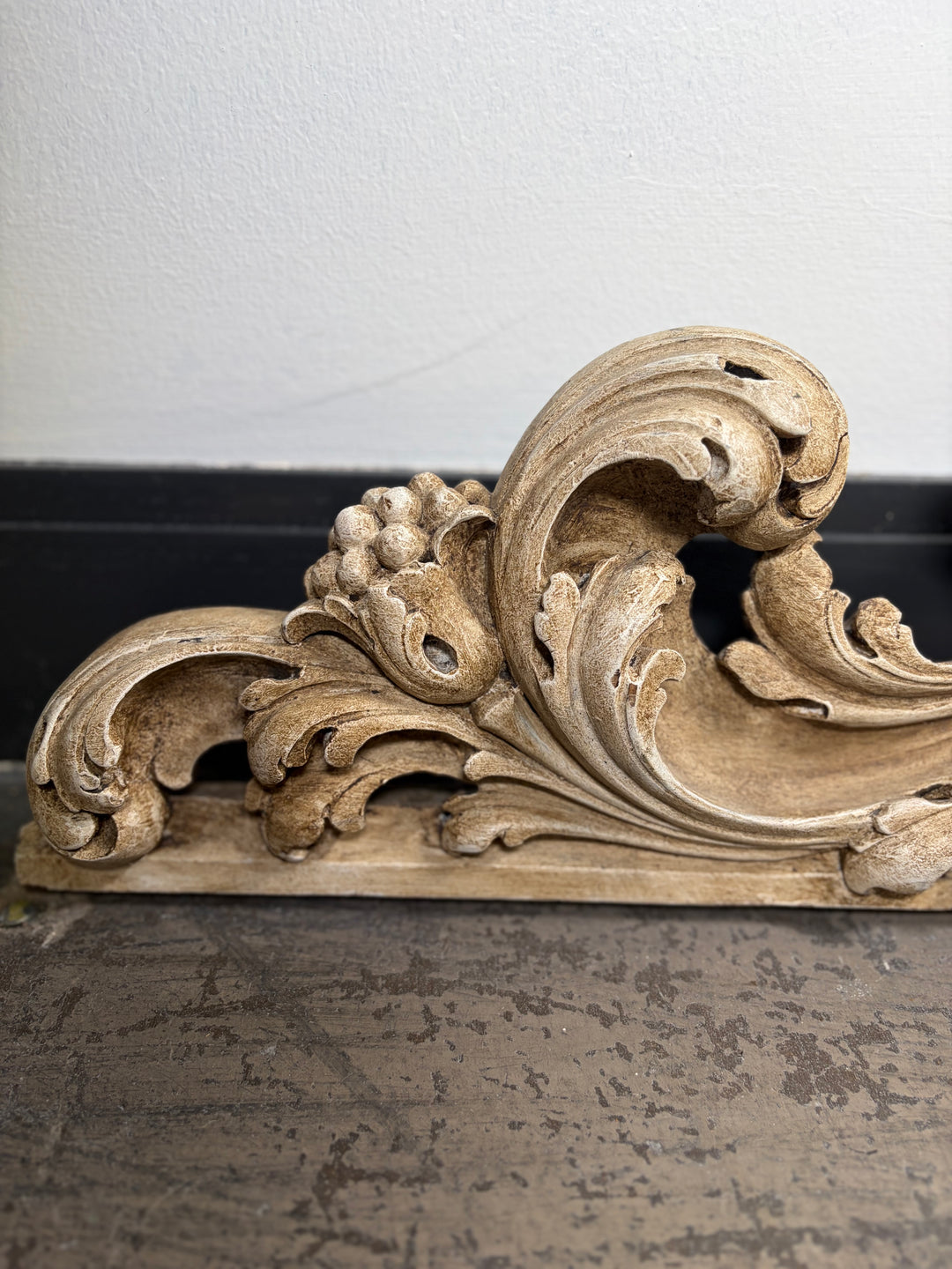 Baroque-Style Carved Acanthus Scroll Pediment/Cartouche