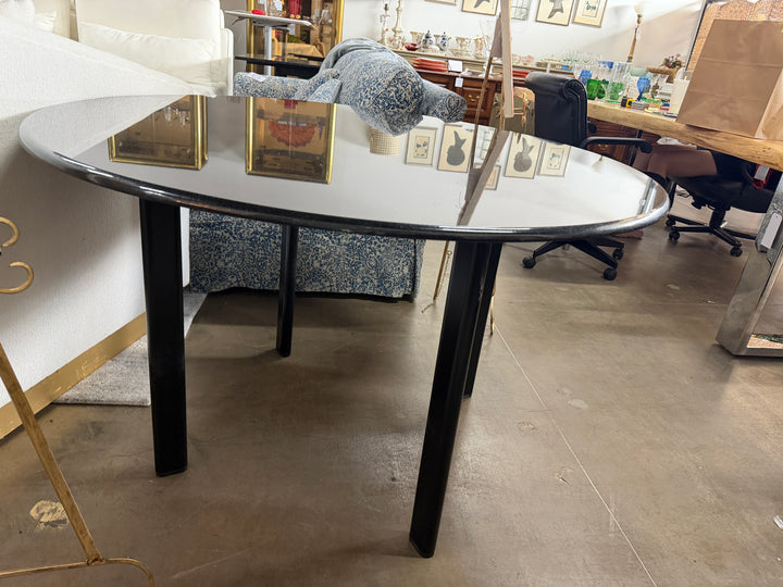 Circular Knoll Table