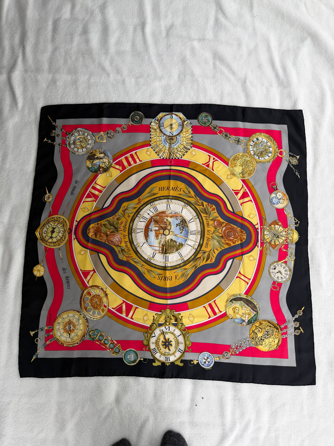 Vintage HERMÈS Parmi Les Fleurs Compass 90