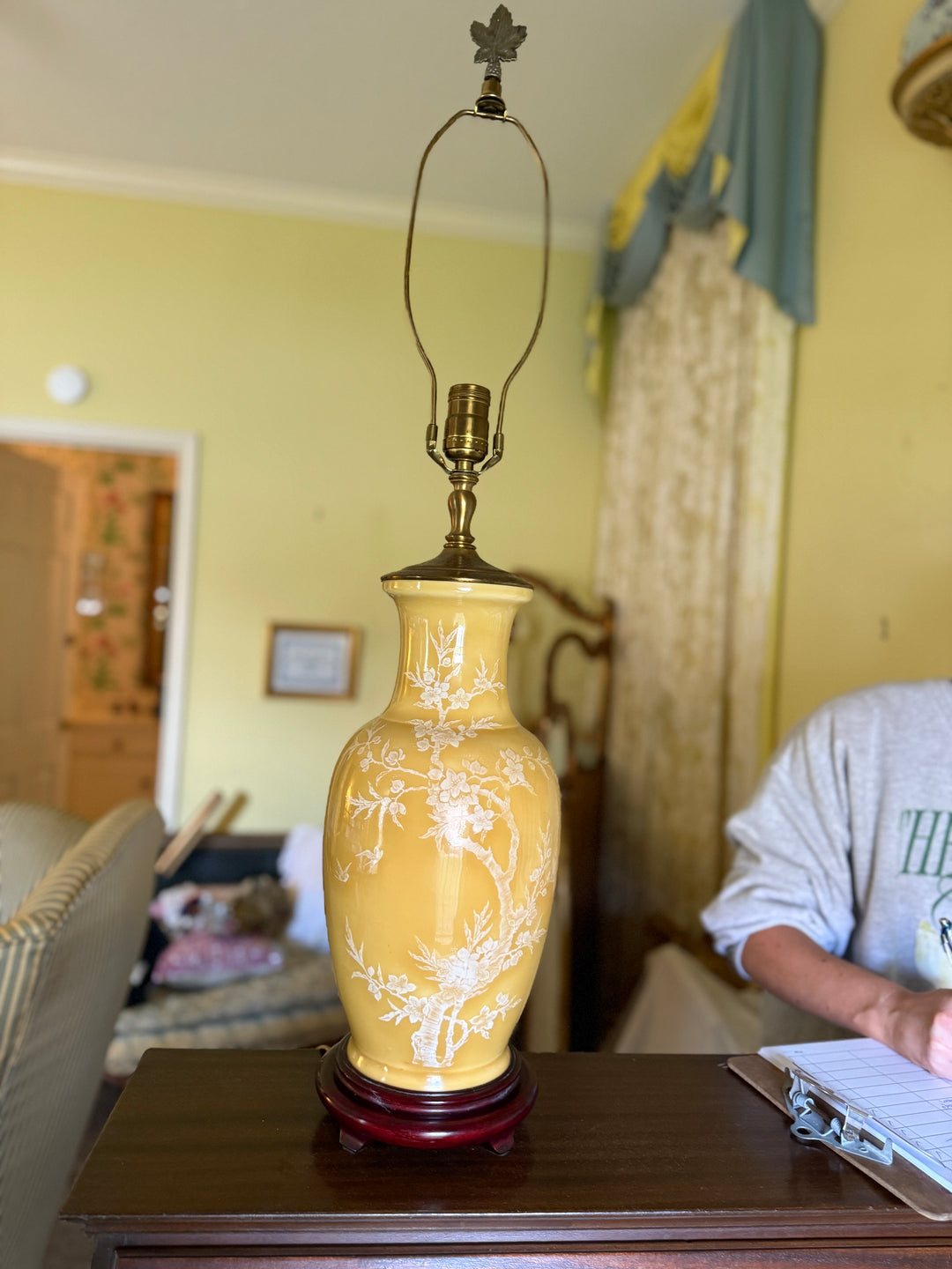 Mid-Century Chinoiserie Pagoda Style PaleYellow Table Lamp