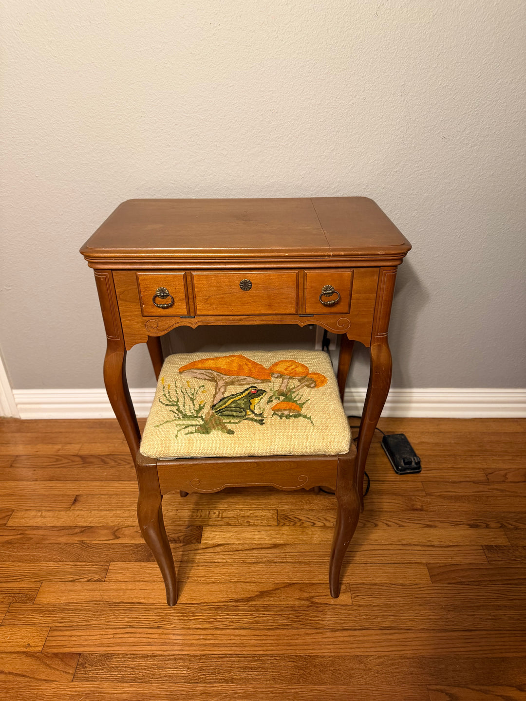 Antique, Functional Electric Sewing Machine Model 15-91 Wooden Desk with Needlepoint Bench