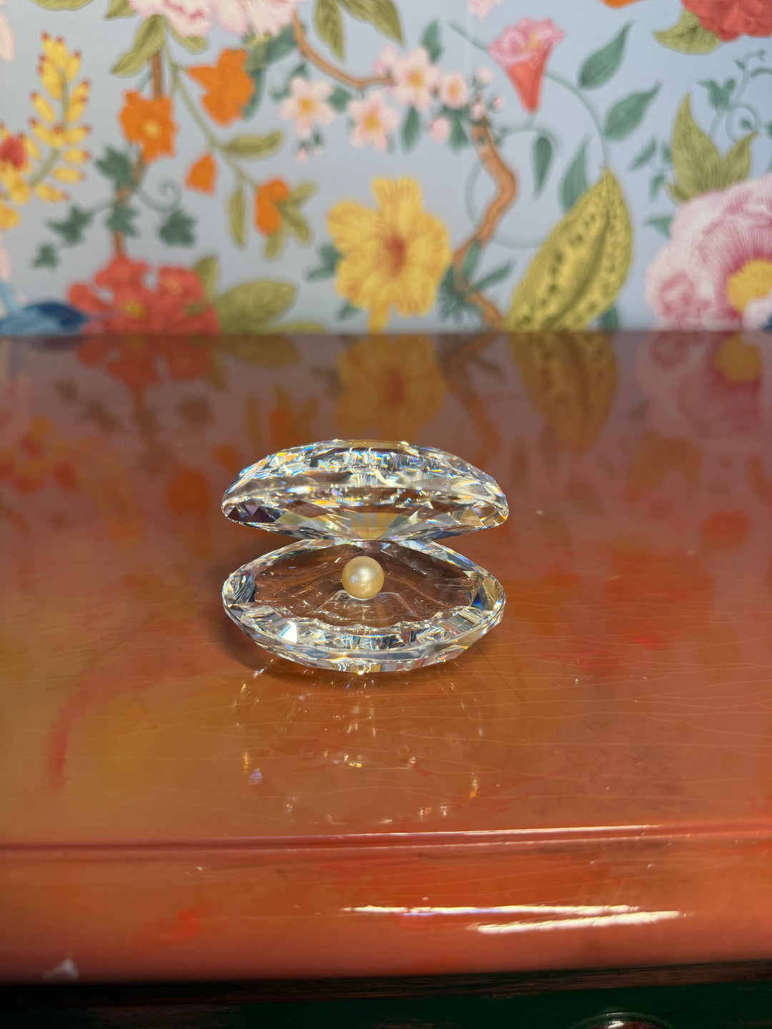 Unmarked Crystal Clam