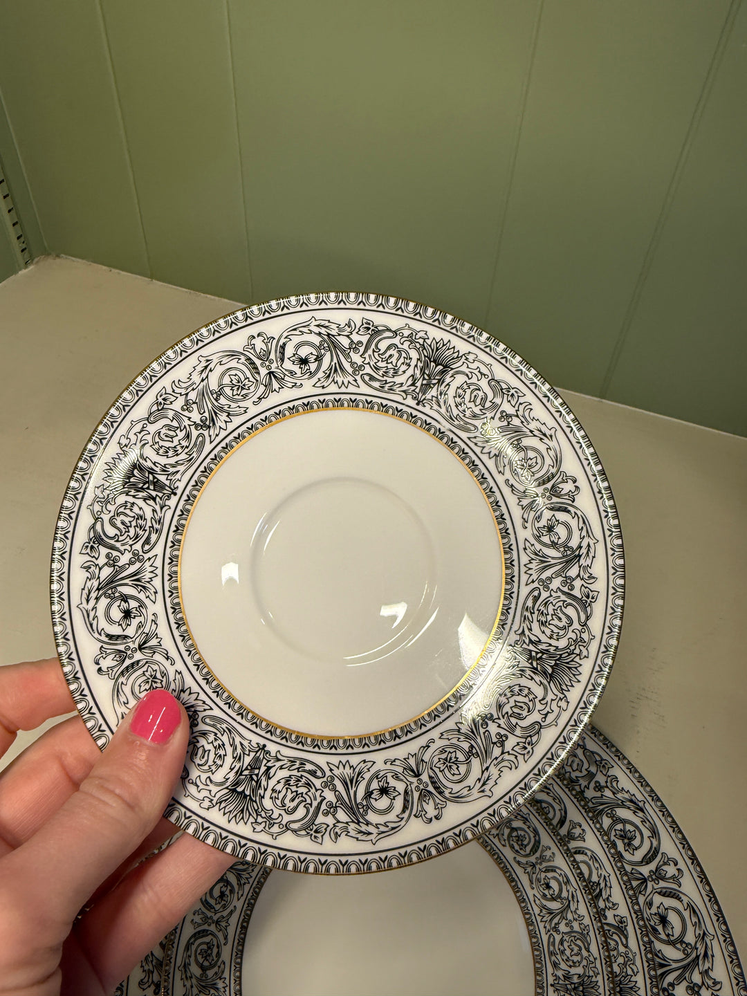 Royal Doulton Baronet Set (12 Dinner plates, 12 salad plates, 11 saucers, 11 teacups, 2 b&b plates)