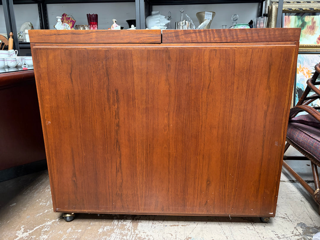 Sideboard with Expanding Top