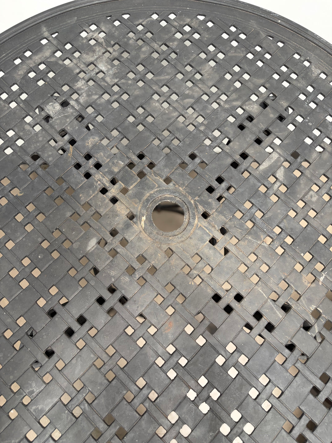 Round Outdoor Table with Lattice Style Tabletop