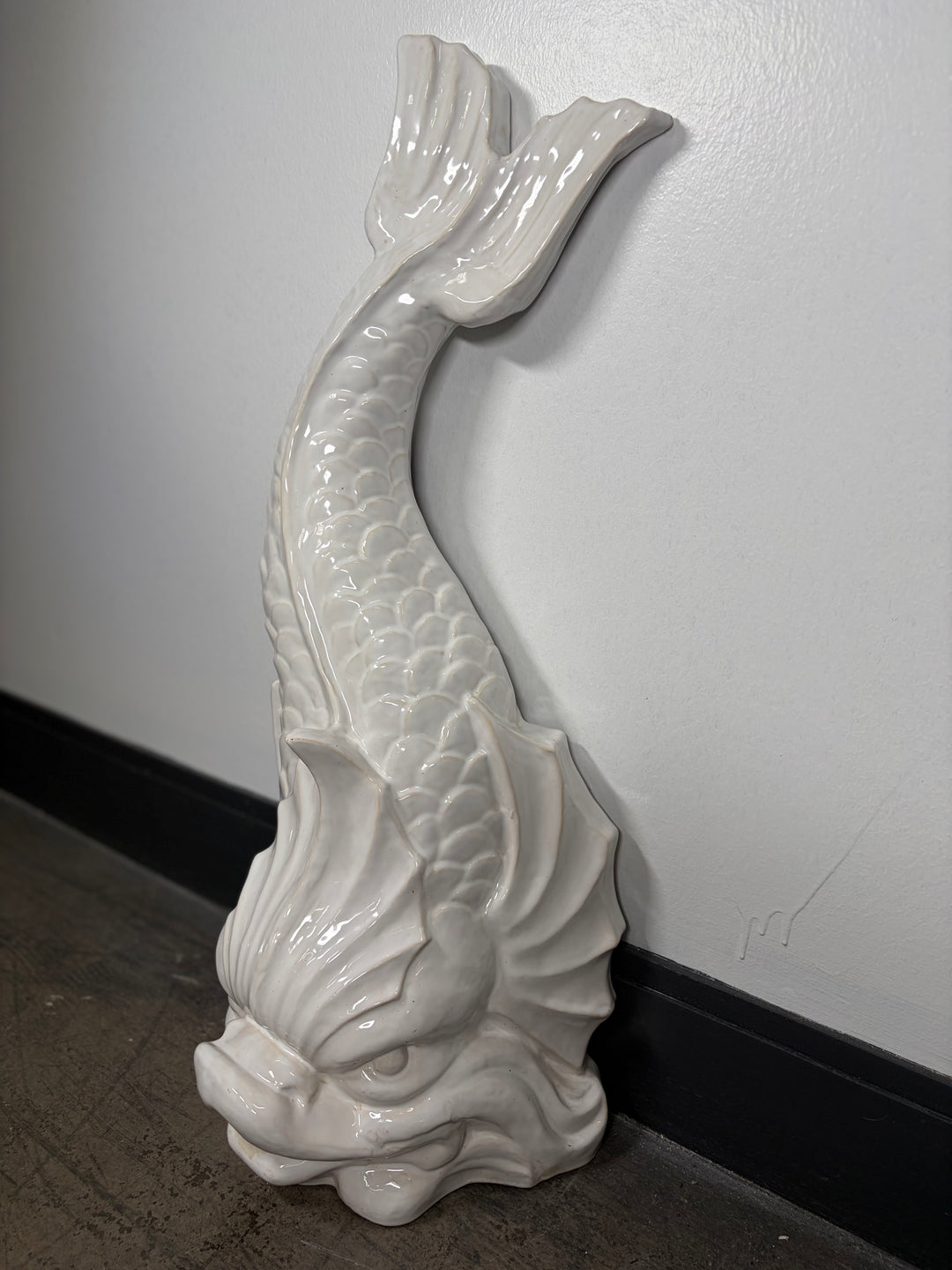 Wall Fountain / Lavabo Featuring Aquatic Creature & Shell Basin