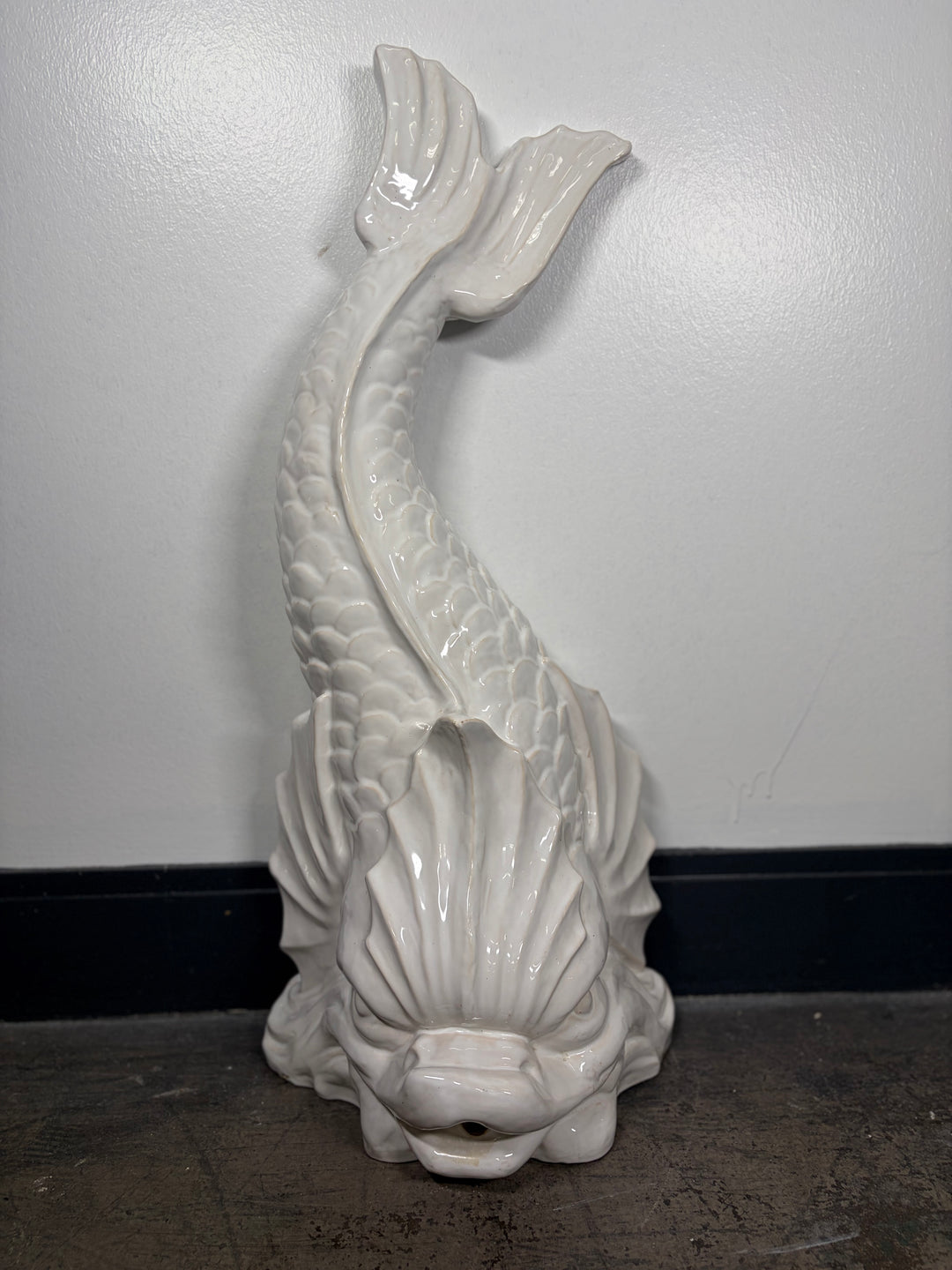 Wall Fountain / Lavabo Featuring Aquatic Creature & Shell Basin