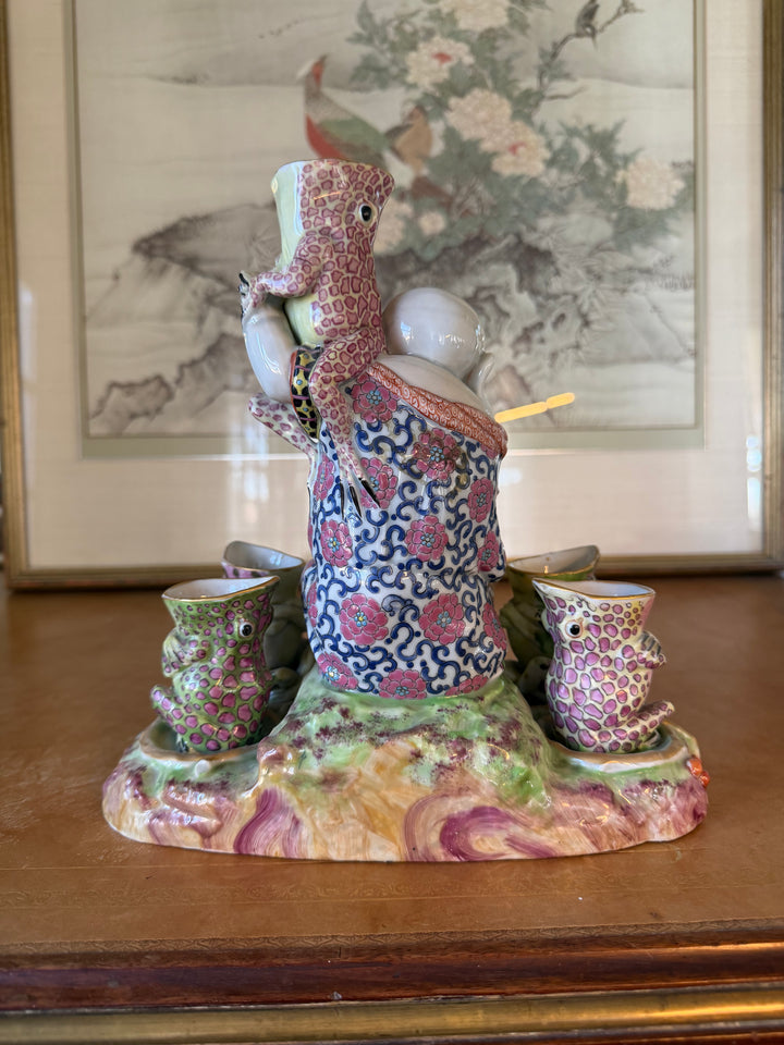 A chinoiserie group, Bayeux porcelain, France, 19th C.