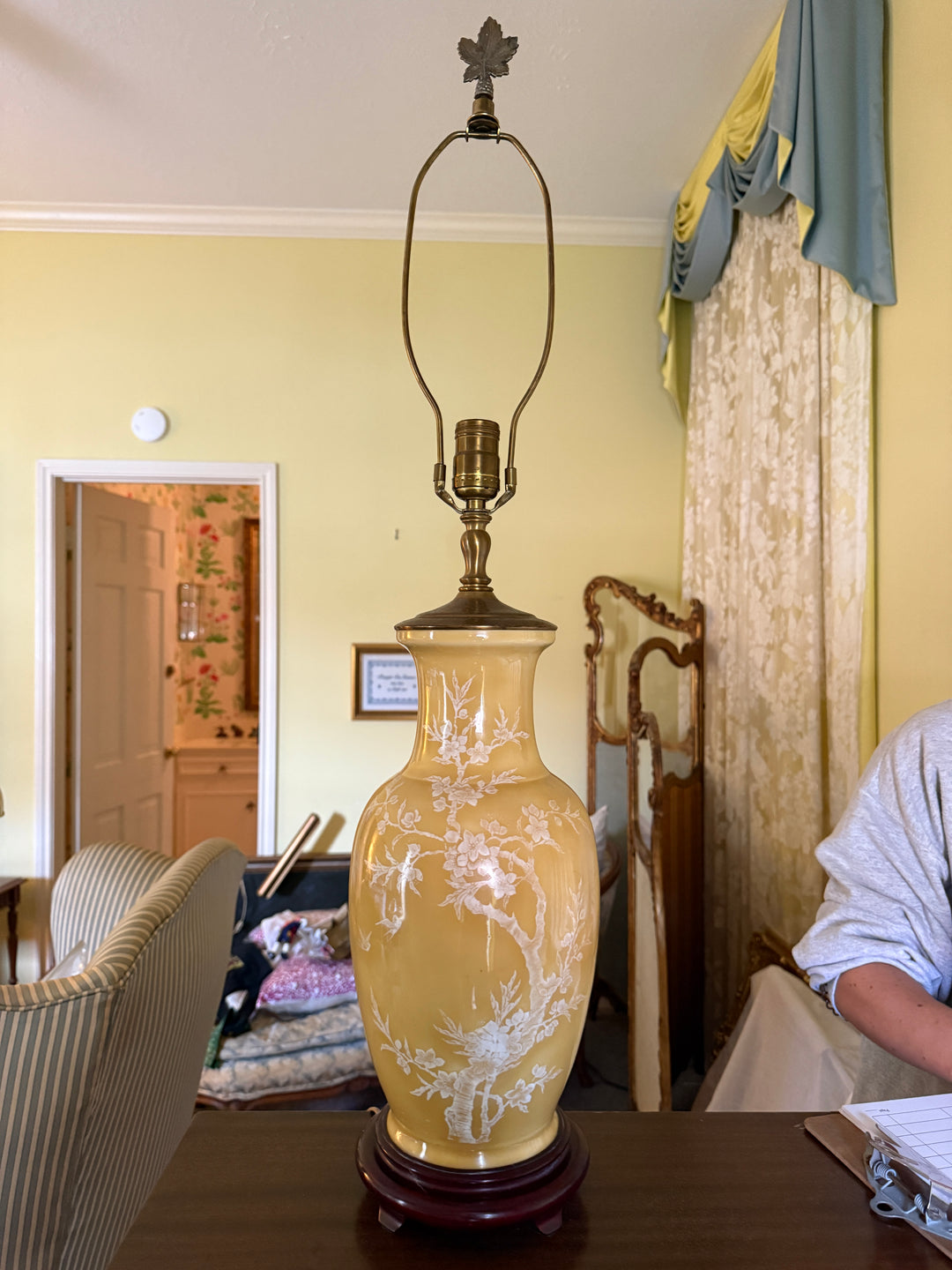 Mid-Century Chinoiserie Pagoda Style PaleYellow Table Lamp