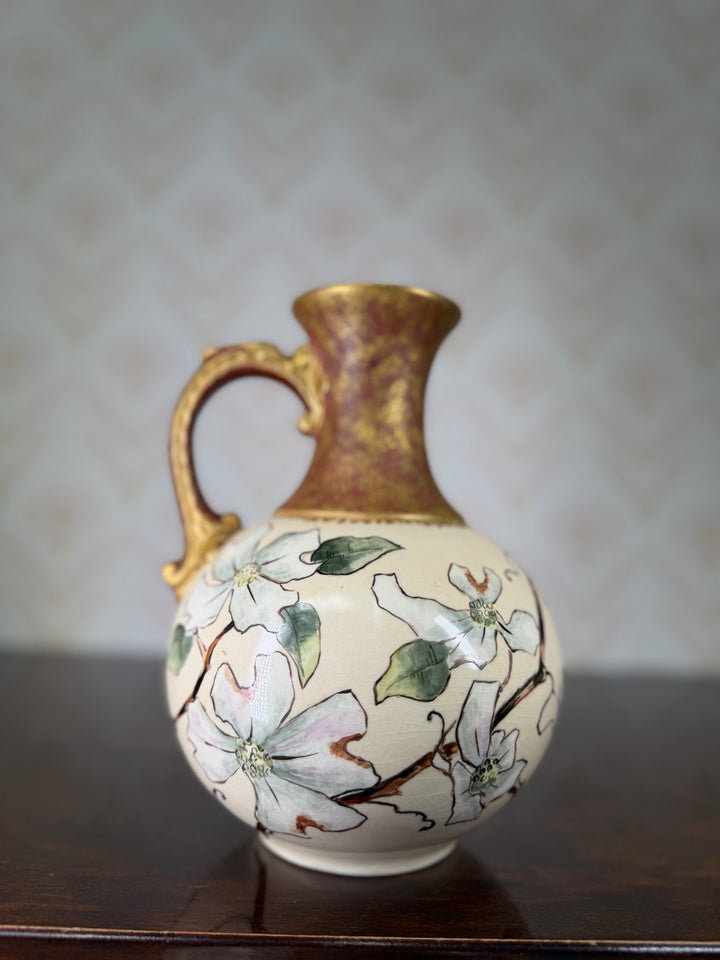 MJH Vase With Handle