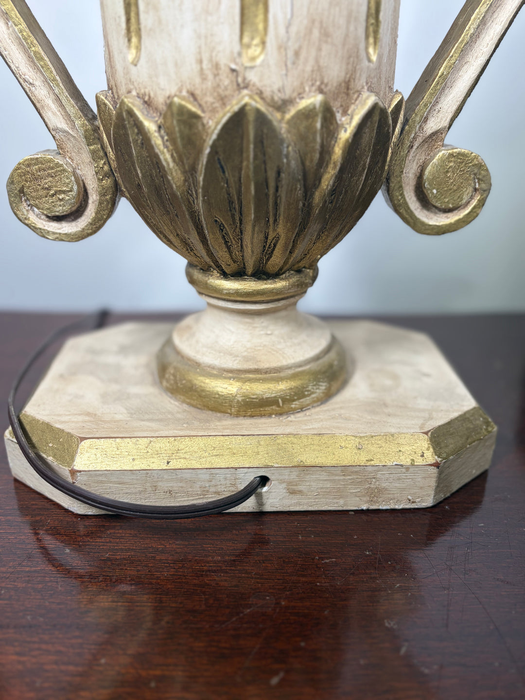 Italian Baroque-Style Carved Wood Giltwood Table Lamp