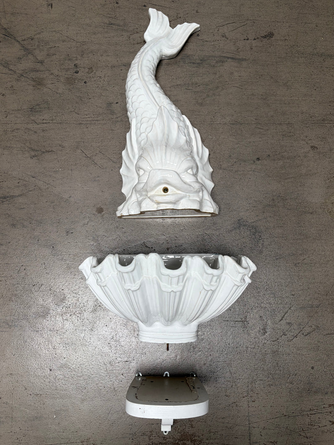 Wall Fountain / Lavabo Featuring Aquatic Creature & Shell Basin