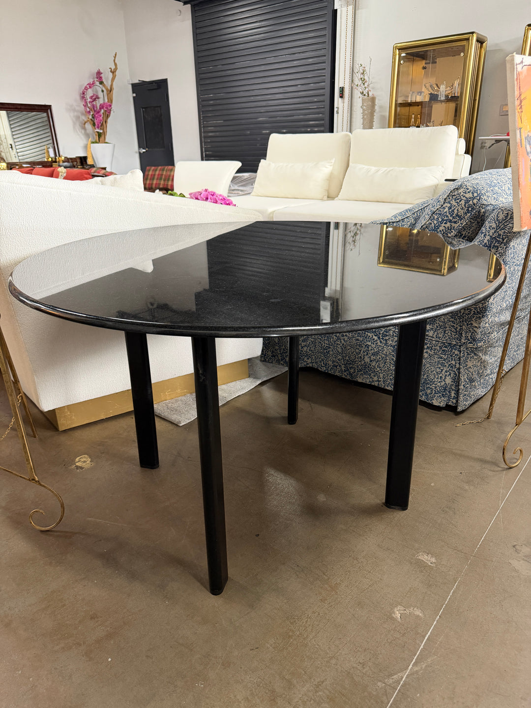 Circular Knoll Table