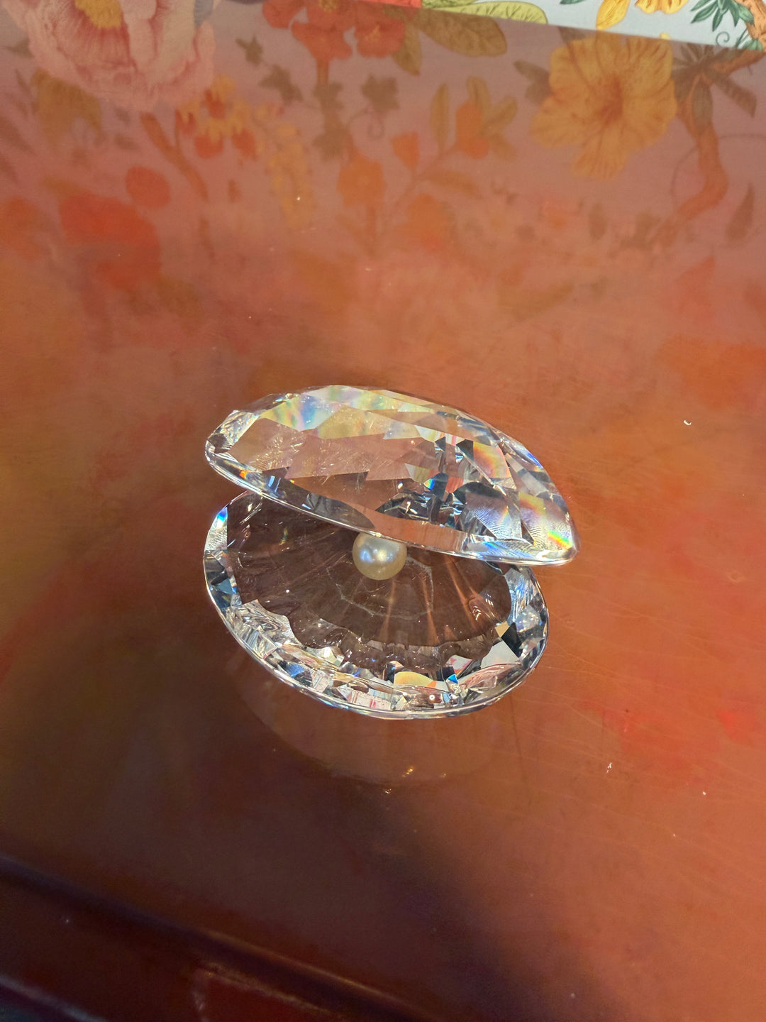 Unmarked Crystal Clam