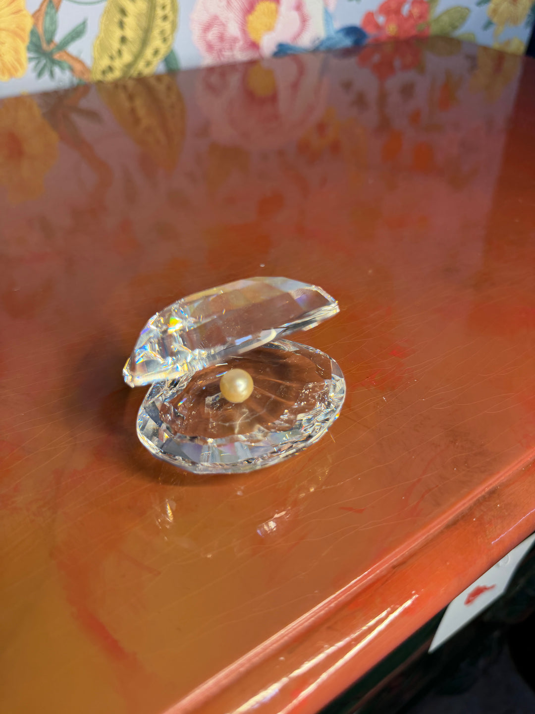 Unmarked Crystal Clam