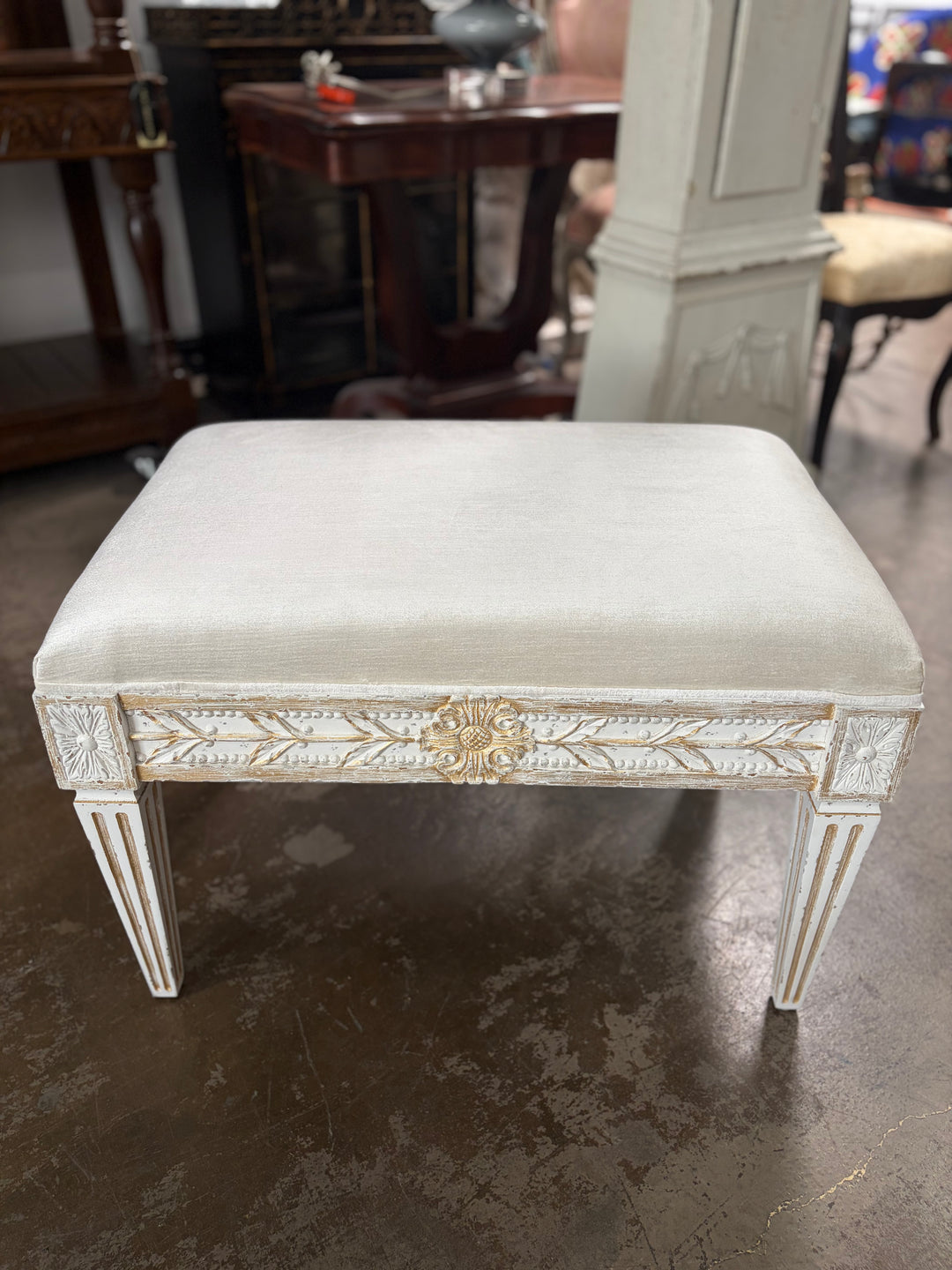 Anais Stool (Ivory/Aged Gold)