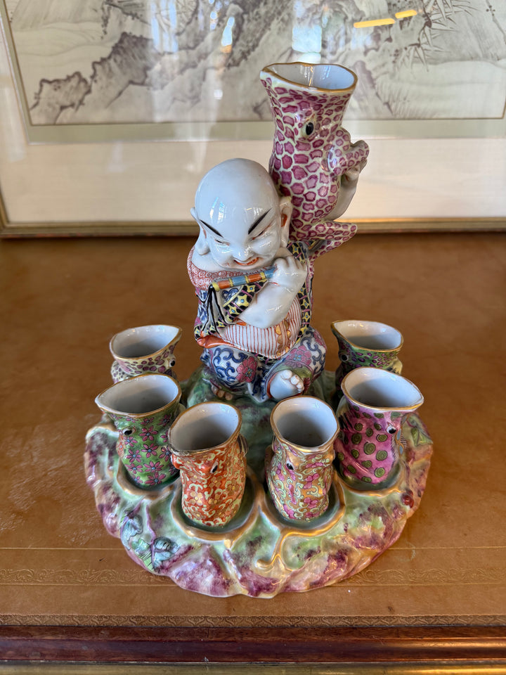 A chinoiserie group, Bayeux porcelain, France, 19th C.