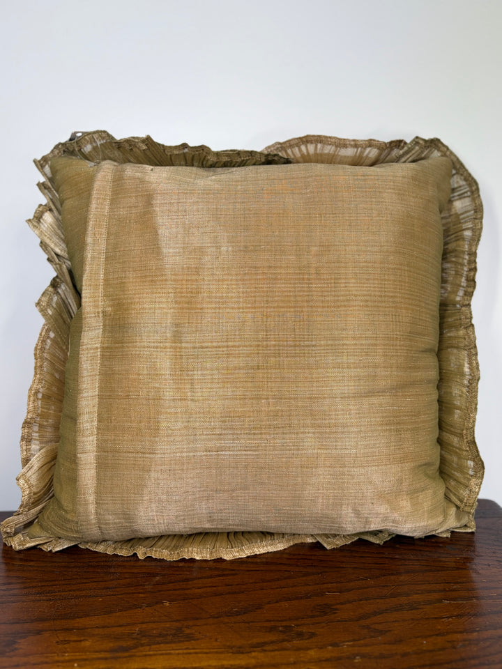 Pair of Decorative Throw Pillow with Pleated Fabric Rosettes
