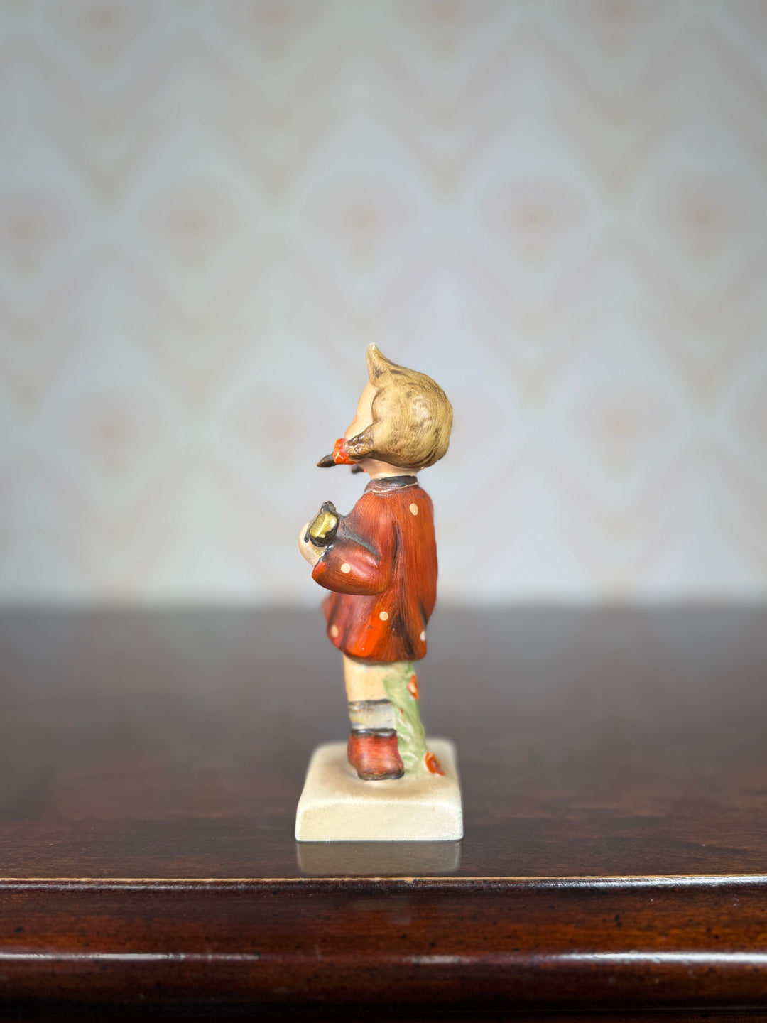 Hummel Girl with Banjo