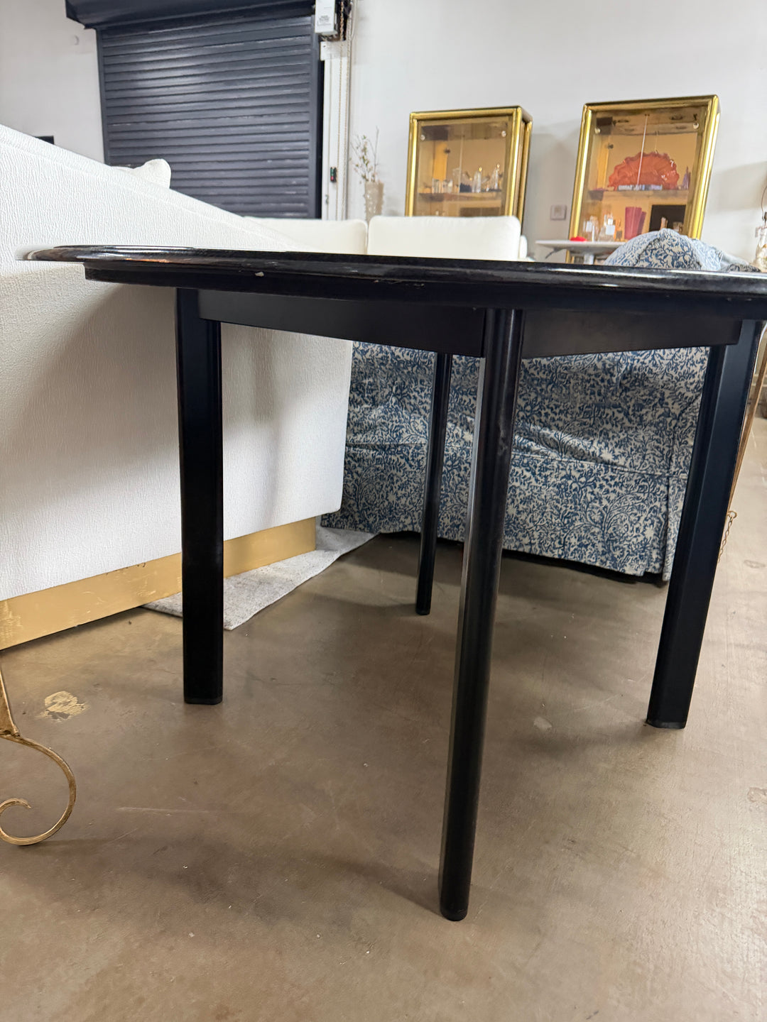Circular Knoll Table