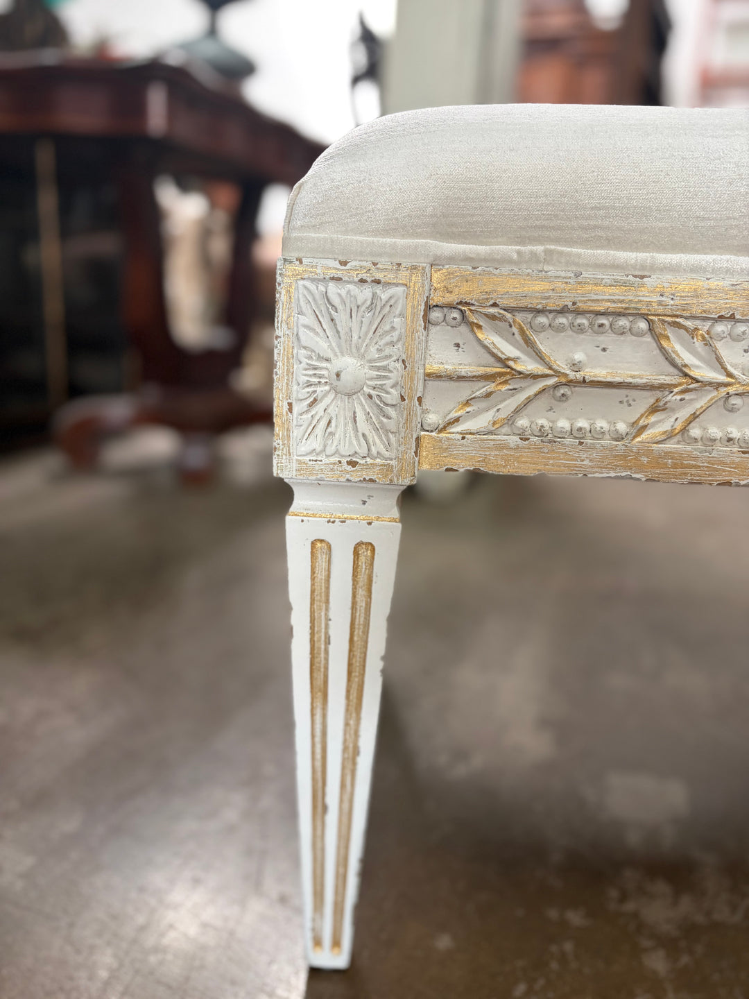 Anais Stool (Ivory/Aged Gold)