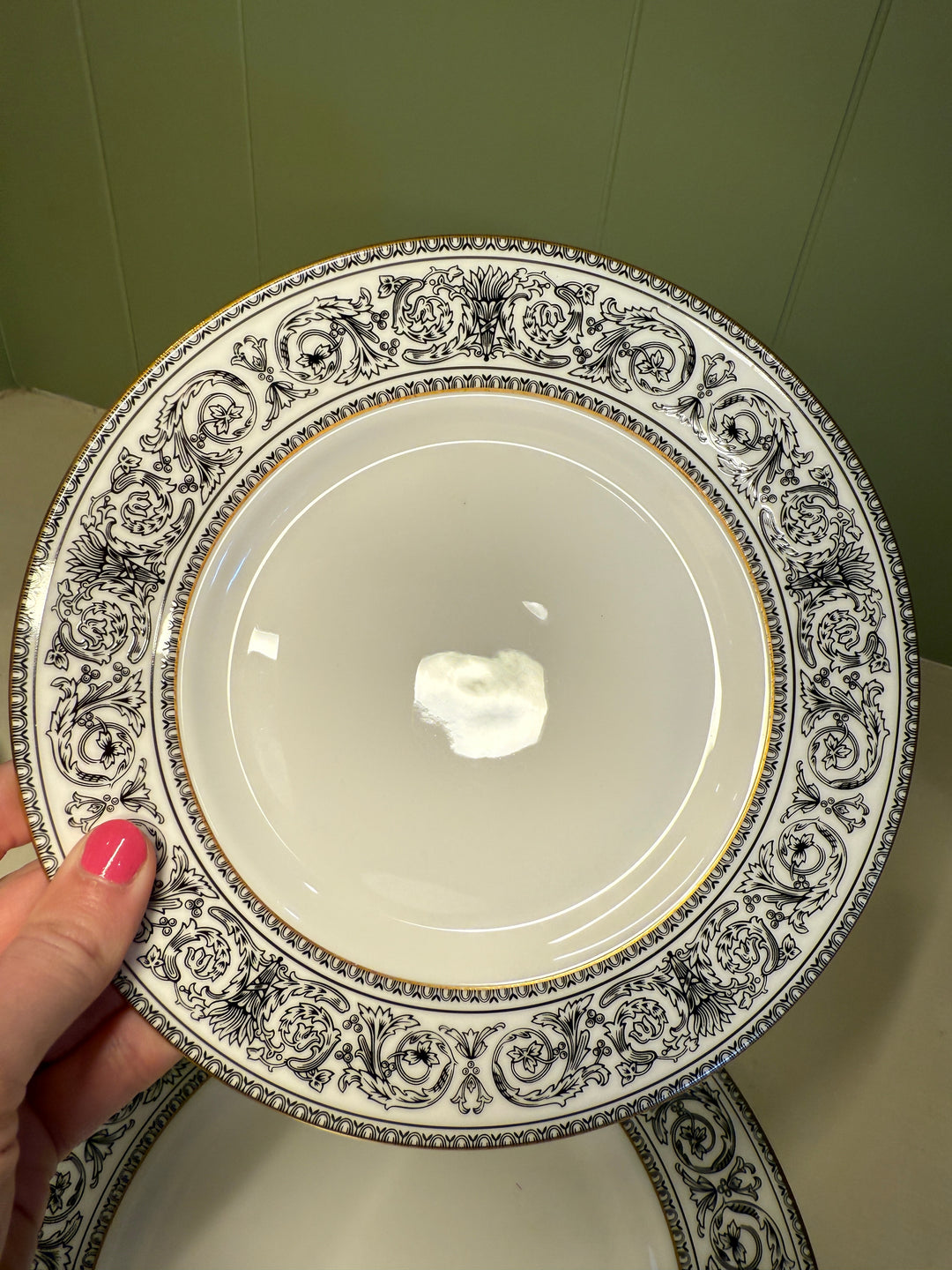 Royal Doulton Baronet Set (12 Dinner plates, 12 salad plates, 11 saucers, 11 teacups, 2 b&b plates)