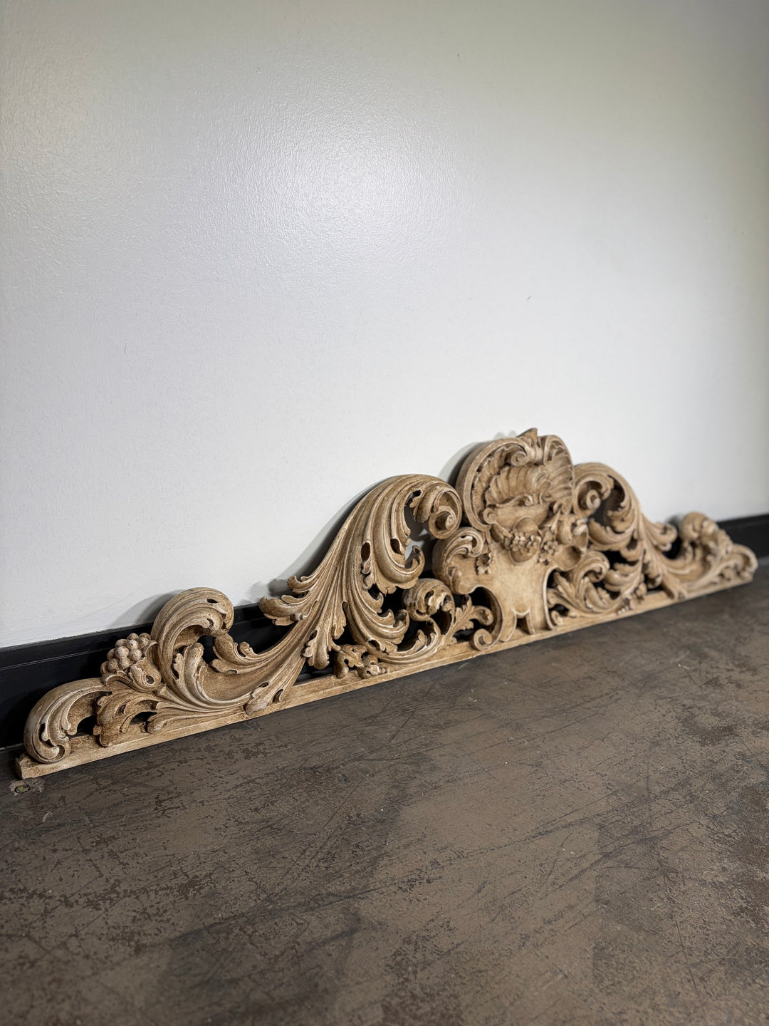 Baroque-Style Carved Acanthus Scroll Pediment/Cartouche