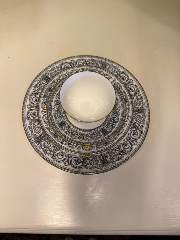 Royal Doulton Baronet Set (12 Dinner plates, 12 salad plates, 11 saucers, 11 teacups, 2 b&b plates)