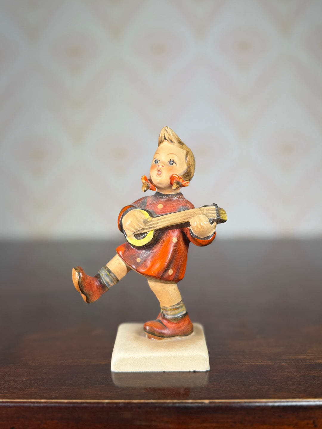 Hummel Girl with Banjo