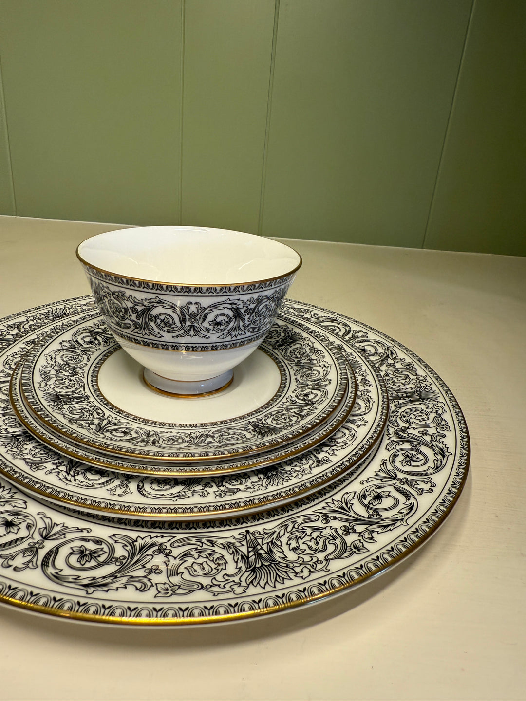 Royal Doulton Baronet Set (12 Dinner plates, 12 salad plates, 11 saucers, 11 teacups, 2 b&b plates)