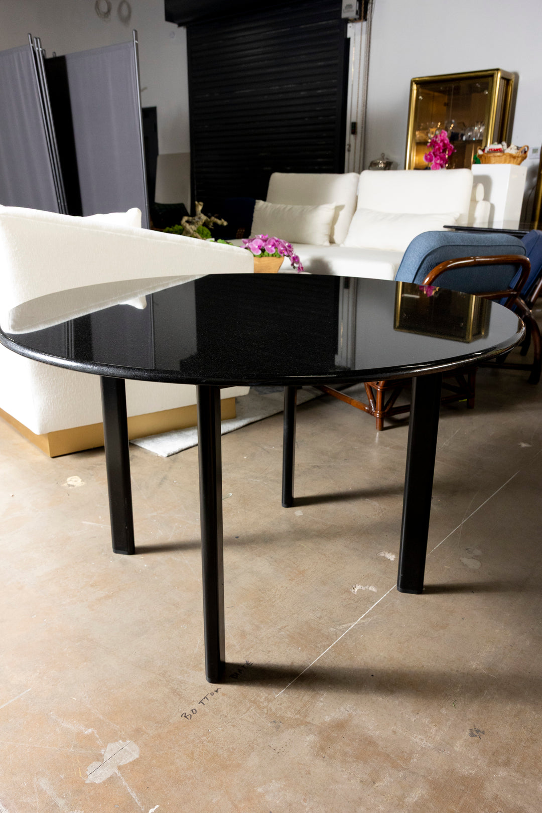 Circular Knoll Table