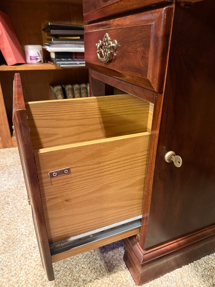 Vintage Mahogany Roll‑Top Desk — 9‑Drawer