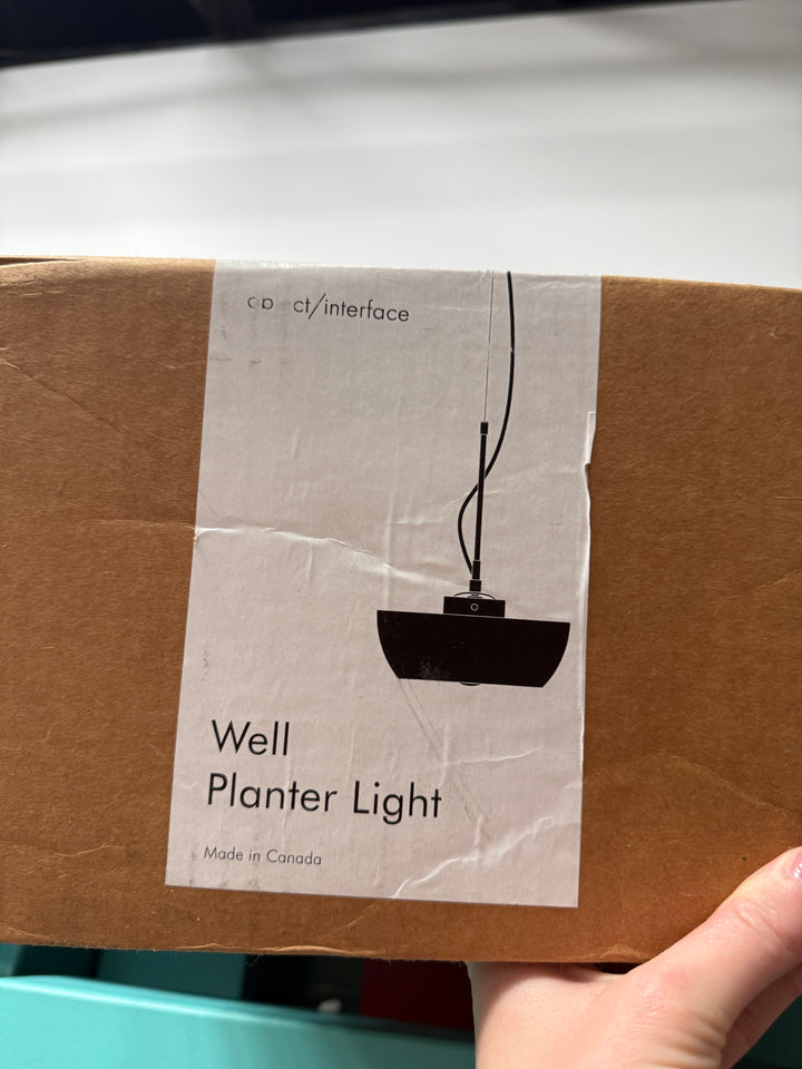 Black Well Planter Light (Please note that the light is black and not white)
