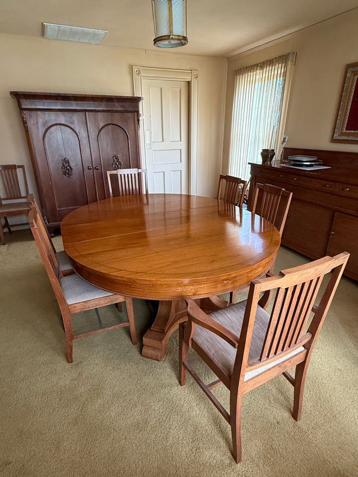 Stickley Style Vintage Round Dining Table with Matching Chairs and 3 Leaves *Local Pickup Available in Honey Grove, TX*