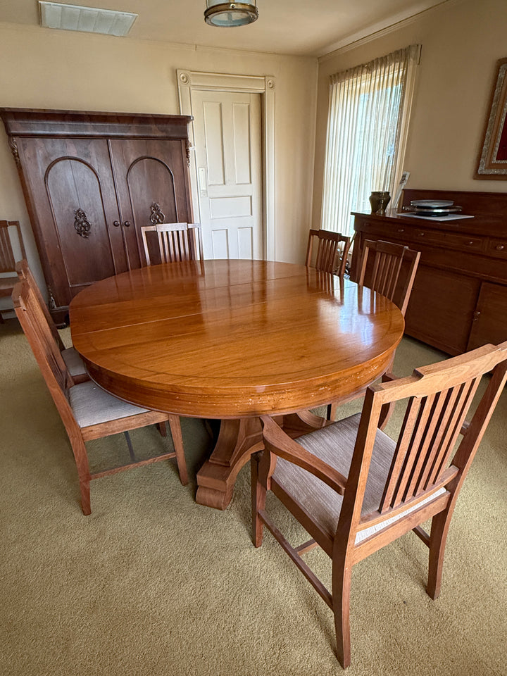 Stickley Style Vintage Round Dining Table with Matching Chairs and 3 Leaves *Local Pickup Available in Honey Grove, TX*