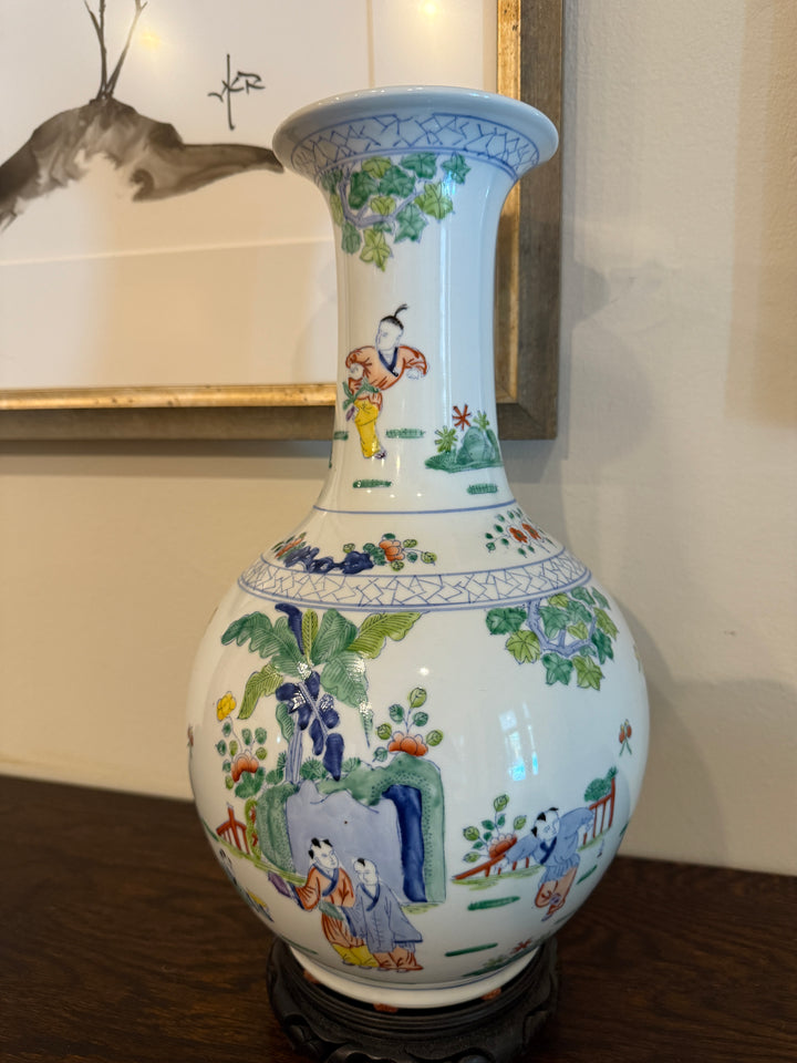Objects D'Art Made in Macau Porcelain Vase