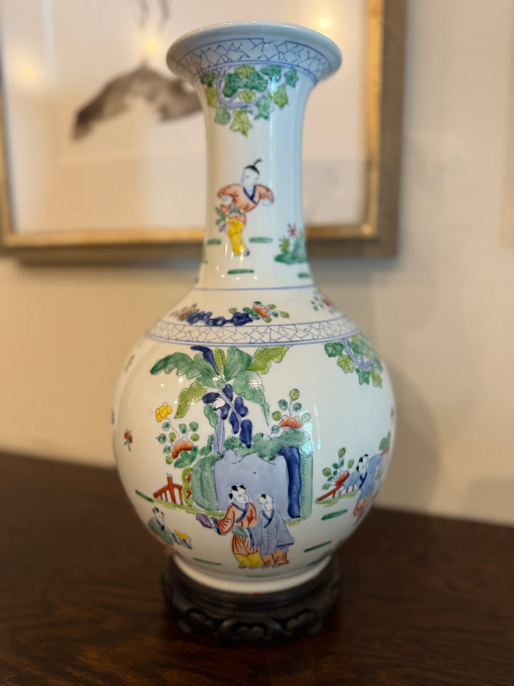 Objects D'Art Made in Macau Porcelain Vase
