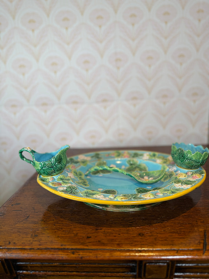 Majolica Strawberry Serving Dish - George Jones - 1872