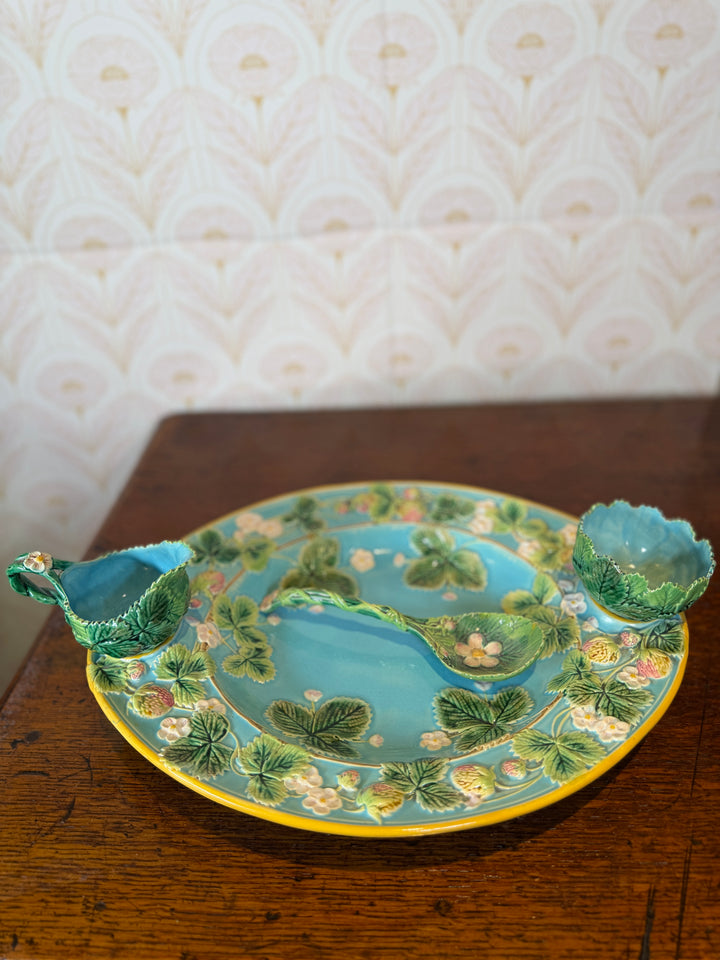 Majolica Strawberry Serving Dish - George Jones - 1872