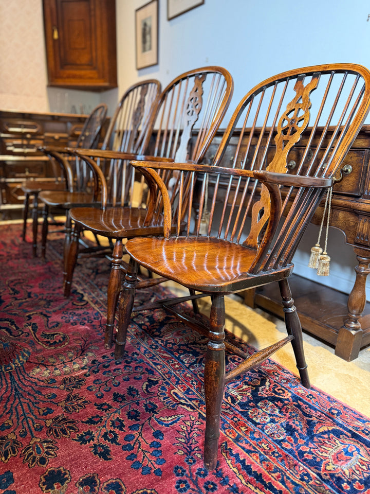 Set of 4 Windsor Double Bow Antique Chairs c. 1830