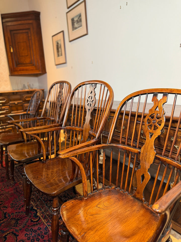 Set of 4 Windsor Double Bow Antique Chairs c. 1830